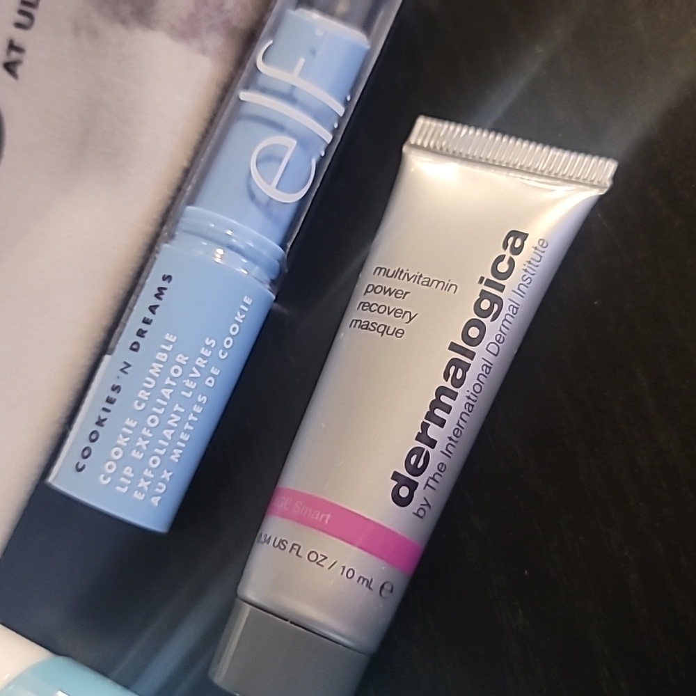 Makeup Kit - Picture 2 of 4